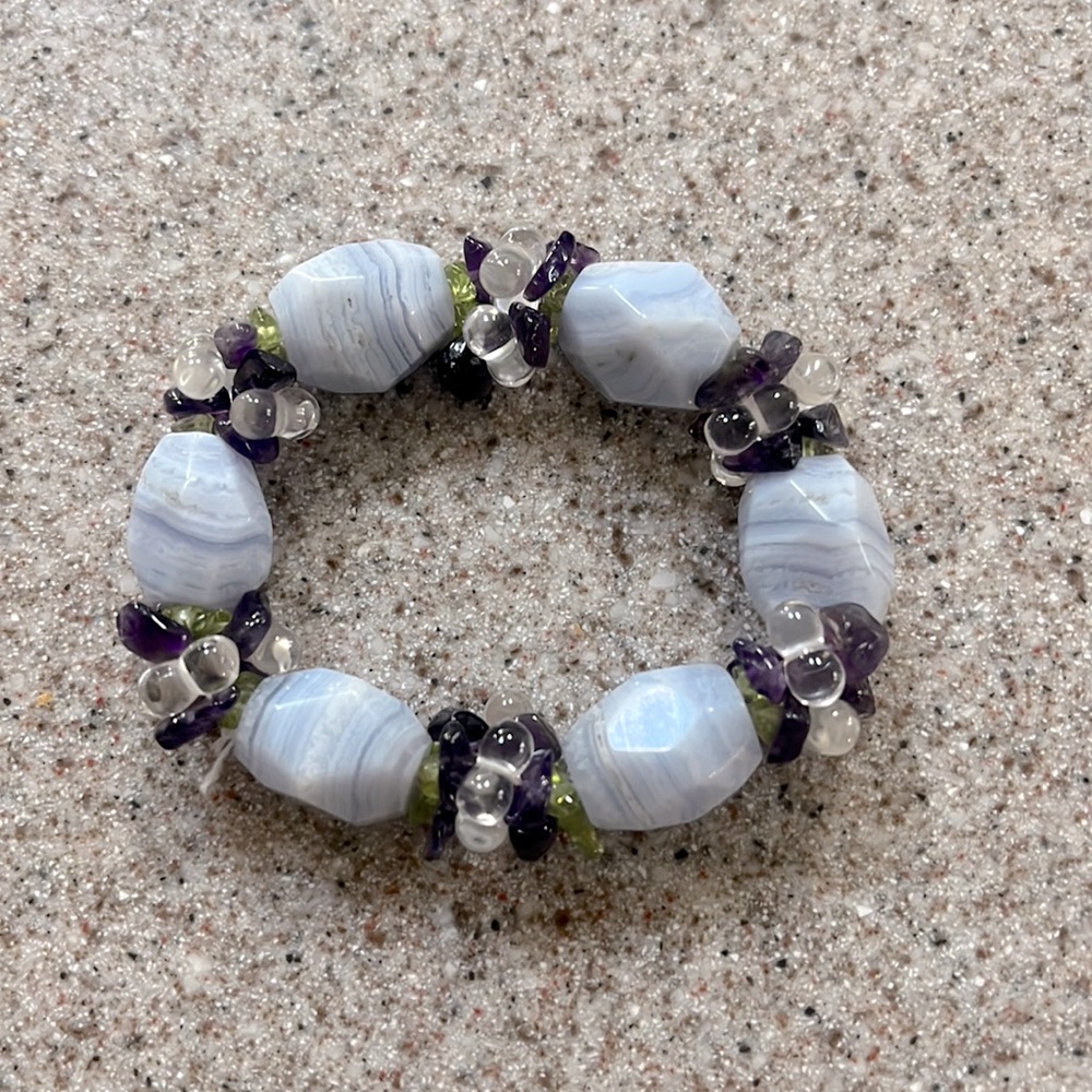 Agate and gemstone stretch bracelet